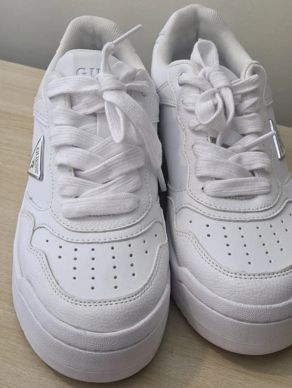 GUESS White Low-Top Women's Lace-Up Sneakers